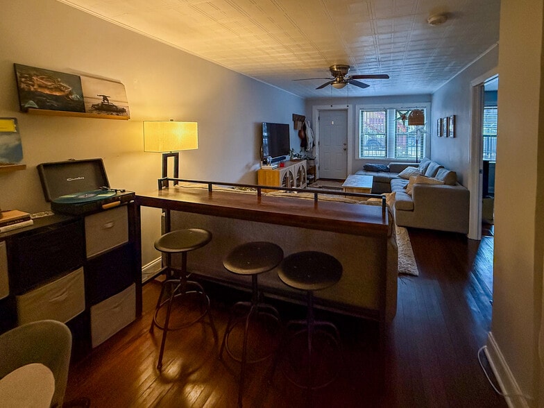 Living Room 3 - 1708 W Cullerton St