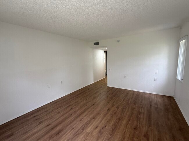 Building Photo - 4602 Martinique Way