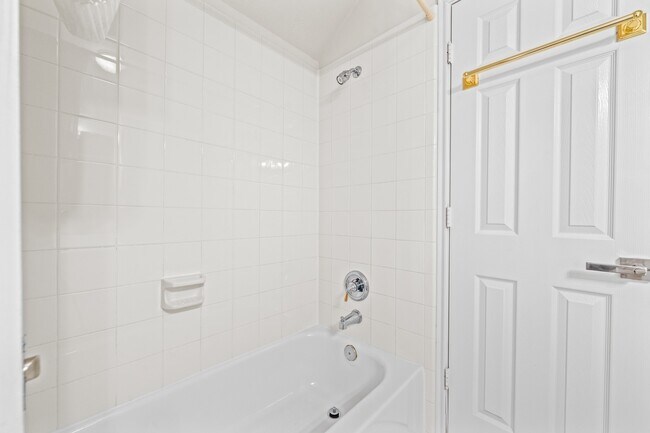 Building Photo - 6214 Laguna Del Rey Dr
