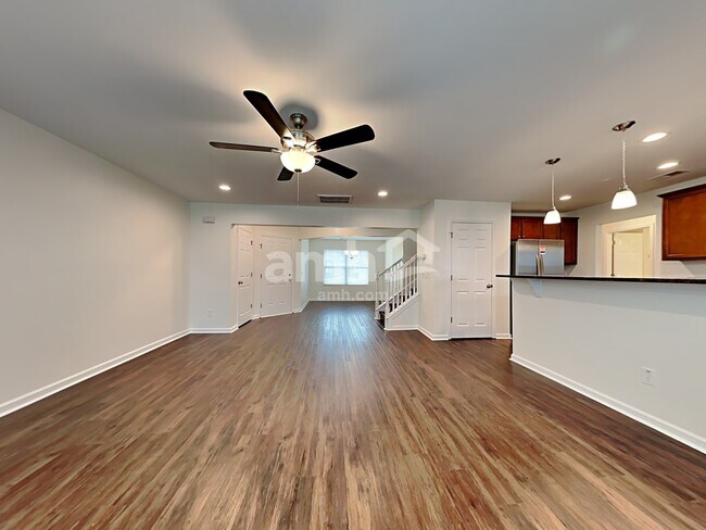 Building Photo - 422 Lions Den Dr