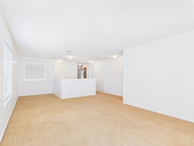 Building Photo - Spacious Heartland Ranch Beauty