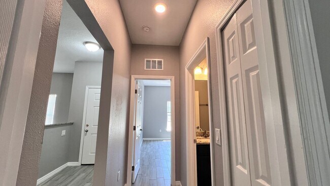 Building Photo - Beautiful 3 Bedroom, 2 Bathroom Home in Pa...