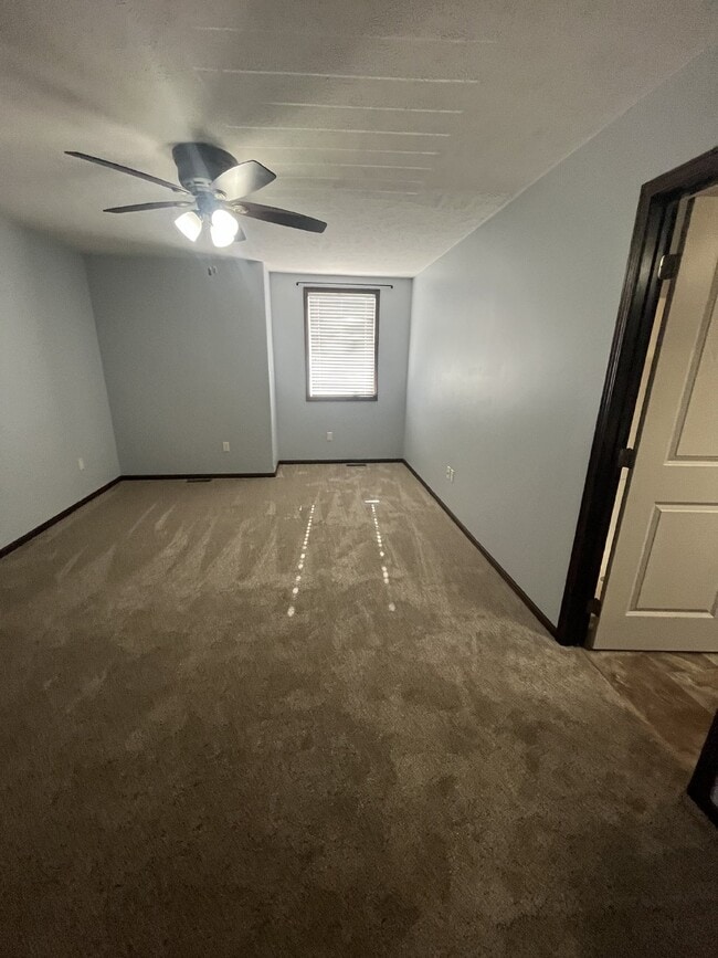 Building Photo - Newer 3-Bed Townhome in NW Columbus, attached double car garage and private back yard!