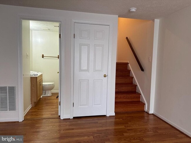 Building Photo - 403 Palmtree Dr