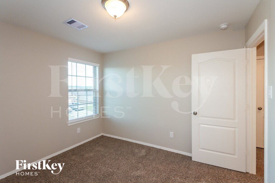 Building Photo - 9935 Yanet Grove Ln