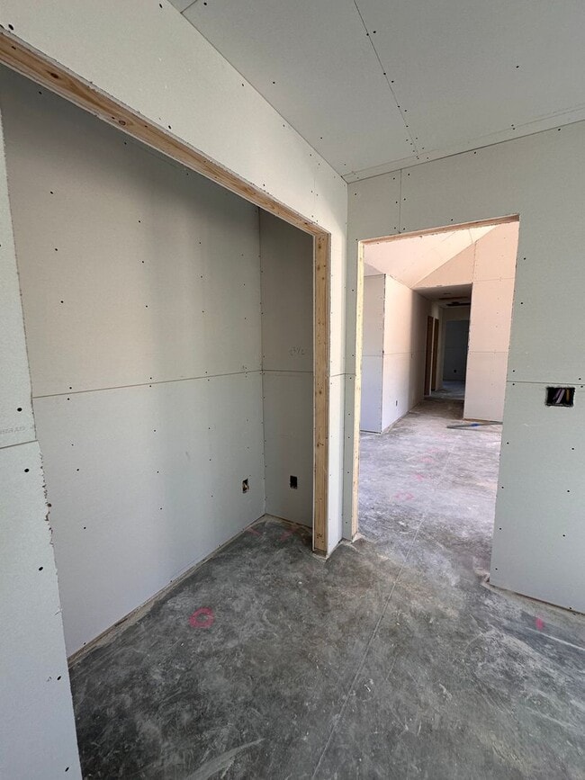 Building Photo - 4 Bed 3 Bath Brick Home - Coming Soon