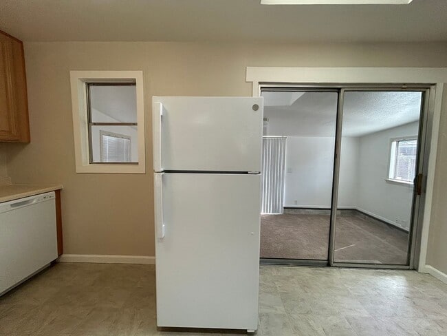 Building Photo - Charming Single Story 2-Bedroom Home in Ma...