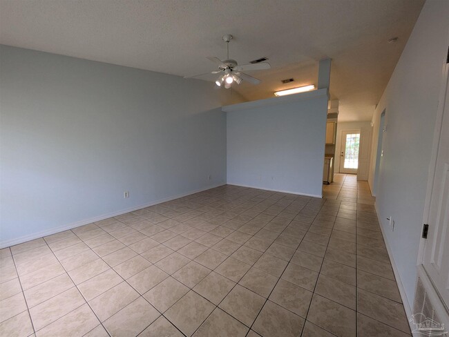 Building Photo - 3359 Green Briar Cir