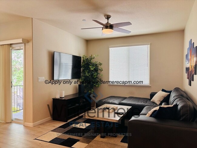 Building Photo - Stylish & Spacious 2 bedroom-/1 bath Condo in Astoria at Gateway Oaks!