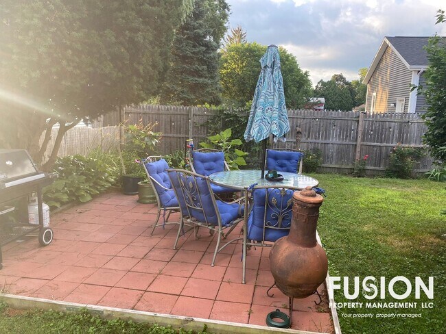 Building Photo - Adorable 2 bedroom home in Winooski with large backyard!