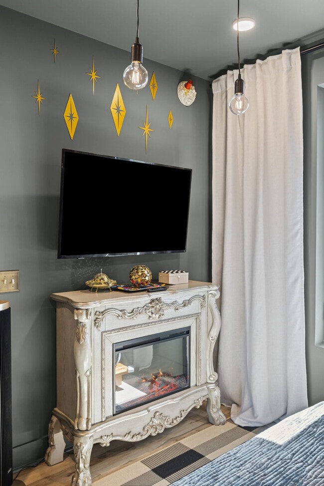 Building Photo - 245 Hermitage Ave