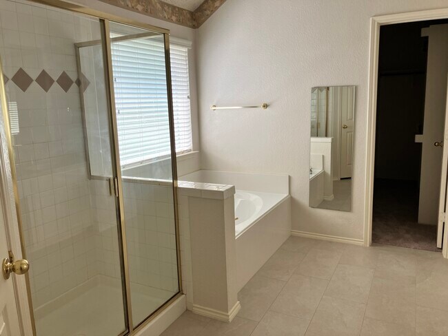 Building Photo - 1433 Fieldstone Dr
