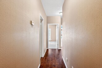 Building Photo - 207 Hearthstone Cir