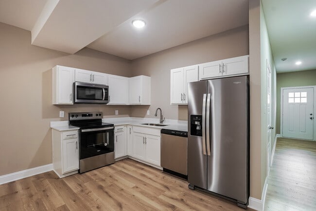 Building Photo - Modern Townhome with Attached Garage and Stainless Steel Appliances