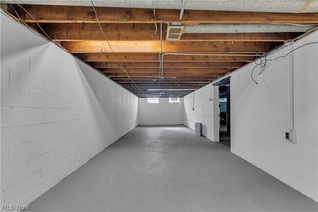 Building Photo - 77 Solon Rd