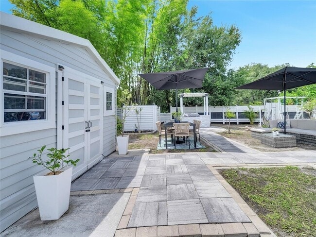 Building Photo - 4754 Lake Shore Dr