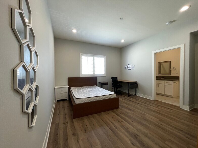 Building Photo - 2013 Raymond Ave