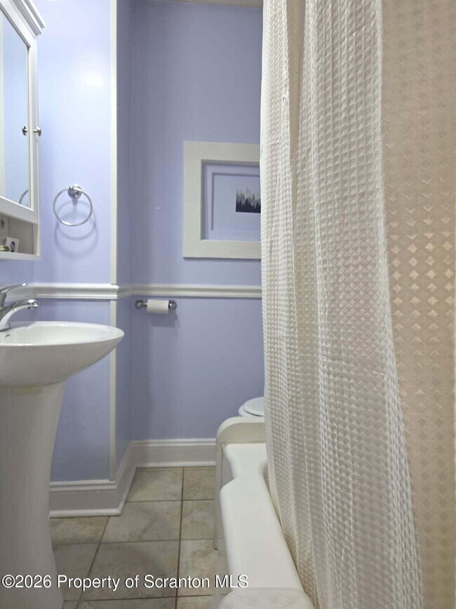 Building Photo - 1706 E Gibson St