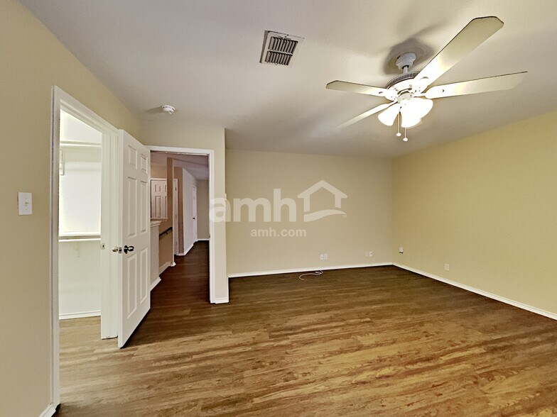 Building Photo - 455 Dolly Dr