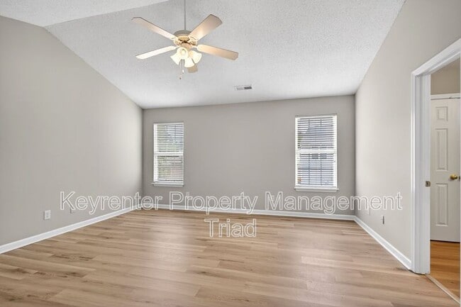 Building Photo - 2703 Stafford St