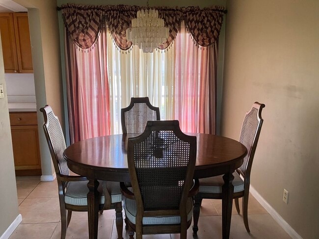 Building Photo - 17 Golfs Edge