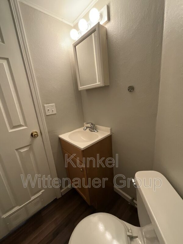 Building Photo - 415 Williamsburg Dr