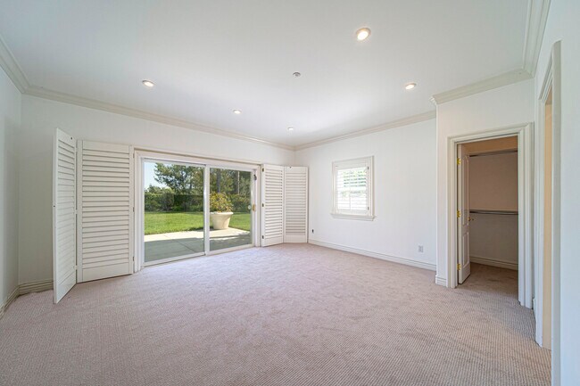 Building Photo - 1160 N Easley Canyon Rd