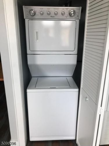 Building Photo - 180 Spring St