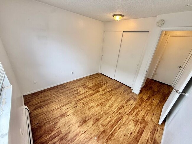 Building Photo - 5 Month lease special, $100/mo off! Priced at $1348 after discount. 2 Bed, 1 Bath Apartment. RENT...