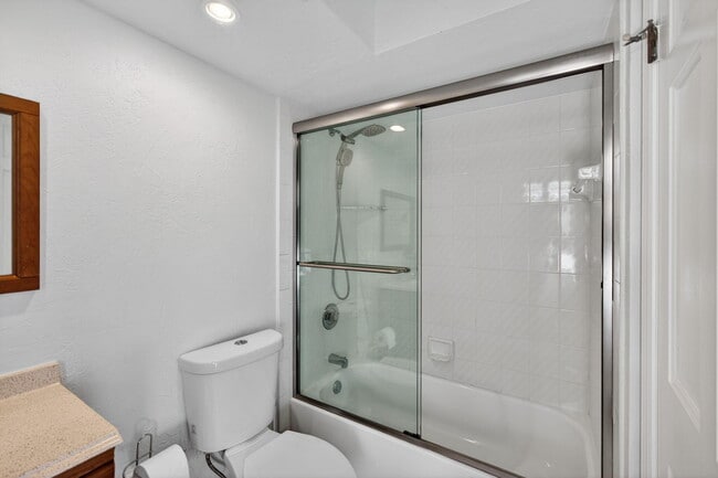 Building Photo - 168 Thornton Dr