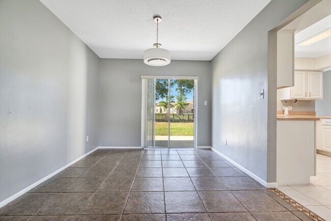 Building Photo - 111 Colyer Dr