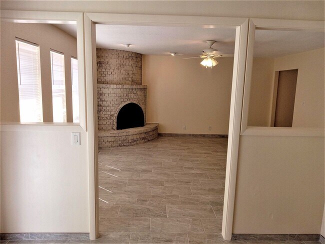 Building Photo - 4 BEDROOM 3 BATHROOM HOME IN THE VIBRANT C...