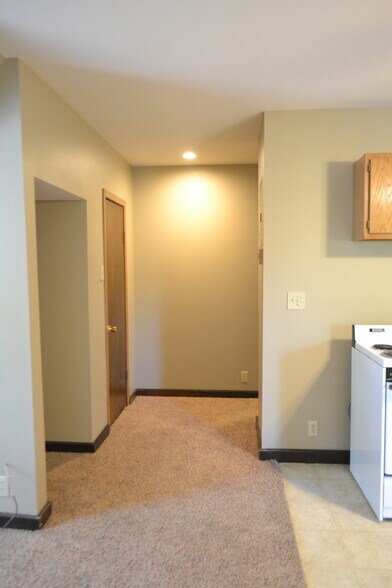 Building Photo - 601 S Osteopathy Ave
