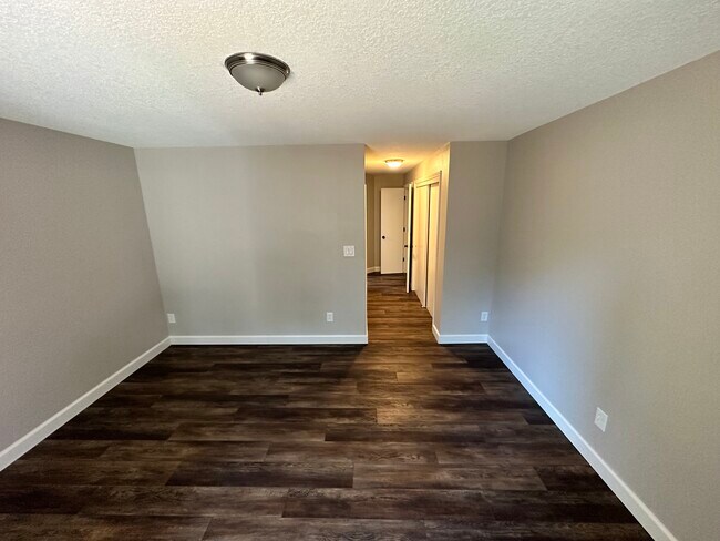 Building Photo - 14815 SW 141st Ave