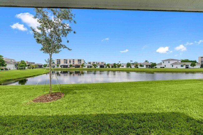 Building Photo - 14800 Cumberland Dr