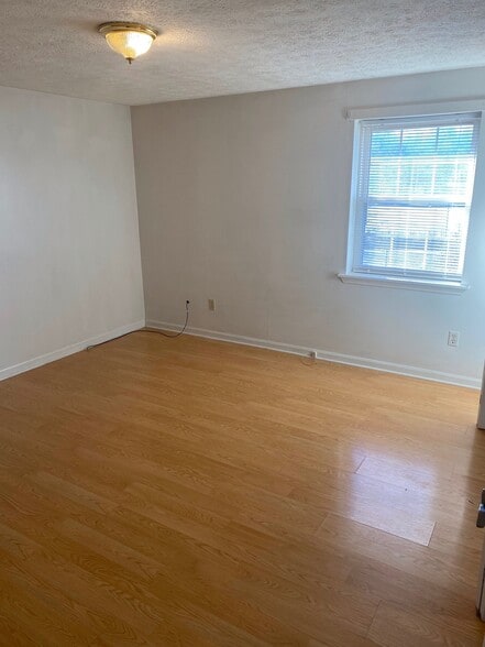 Building Photo - 1212 Golf St