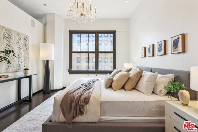 Building Photo - 1645 Vine St