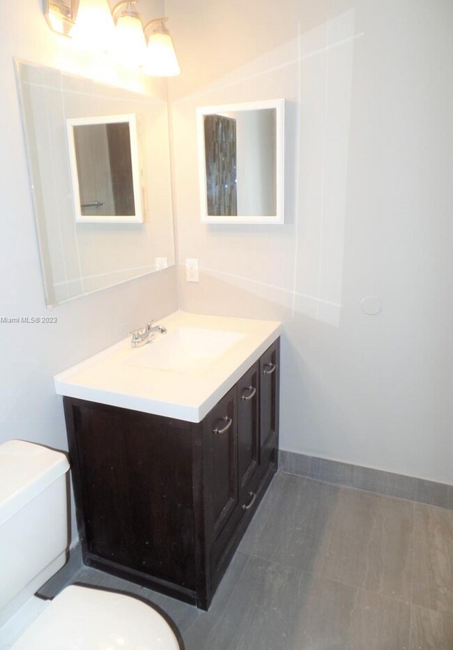 Building Photo - Beautifully Renovated 1-Bedroom, 1-Bathroom Condo in the Gated Community of Royal Poinciana!