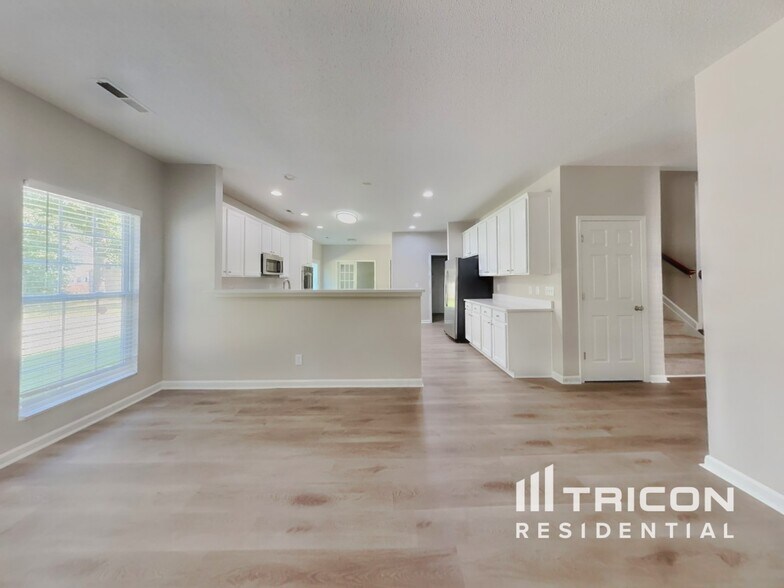 Building Photo - 3681 McGinty Dr