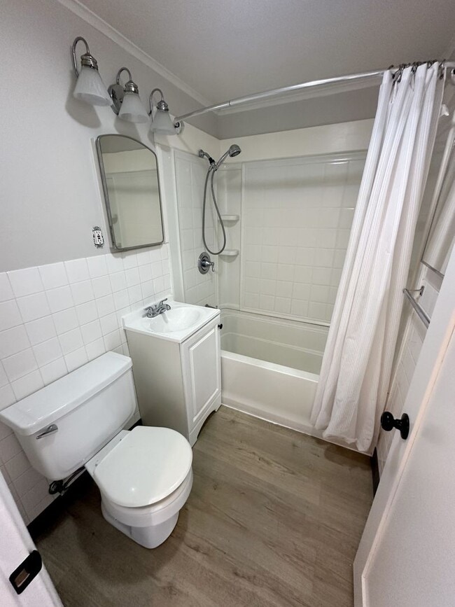 Building Photo - Well-Maintained 3-Bed, 1.5-Bath Home for Lease – 1,056 sq ft