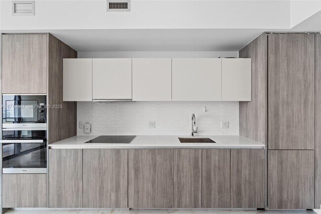 Building Photo - 2900 NE 7th Ave