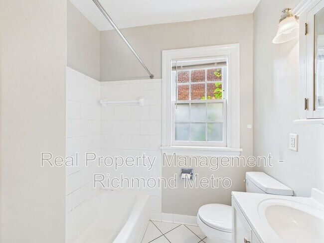 Building Photo - 3923 Park Ave