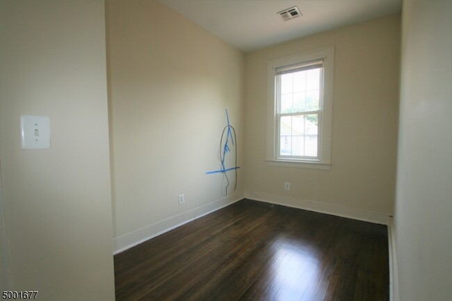 Building Photo - 85 Mission St