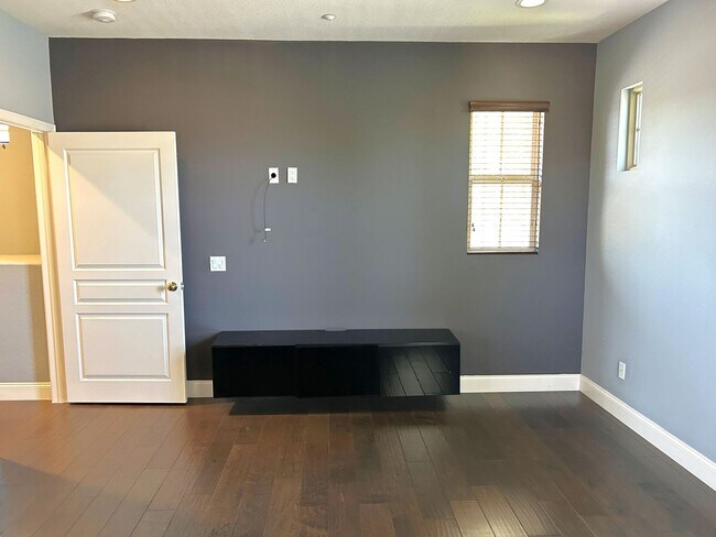 Building Photo - 133 Chantilly