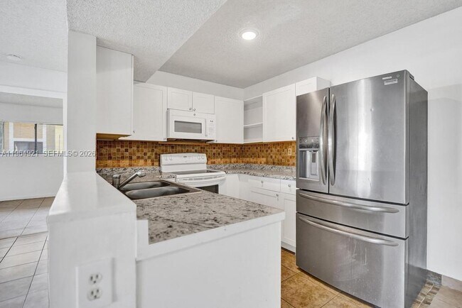 Building Photo - 351 Palm Way