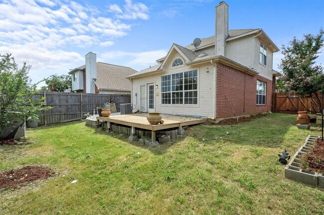 Building Photo - 945 Azalia Dr