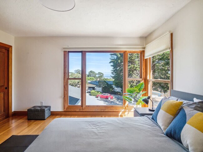 Building Photo - 751 Toyon Dr