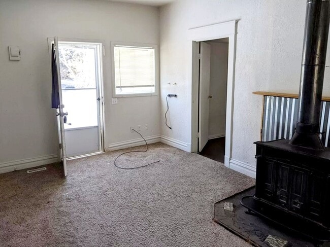 Building Photo - Single Family Home with Garage | Avail. Oc...