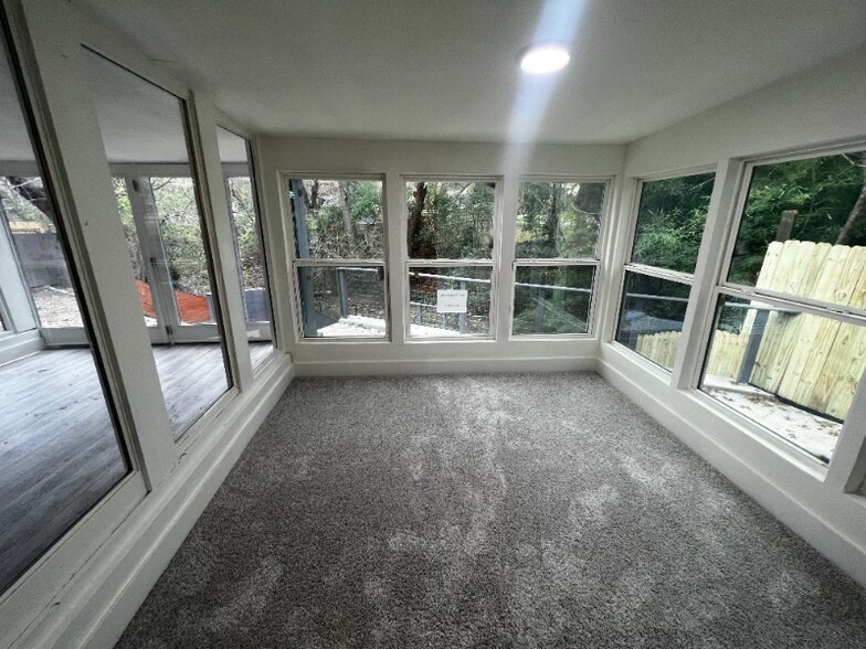 Building Photo - 208 Cliffdale Ave