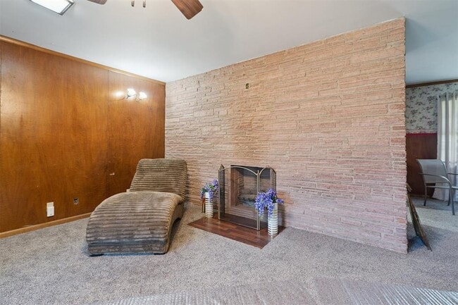 Building Photo - 2200 US-81